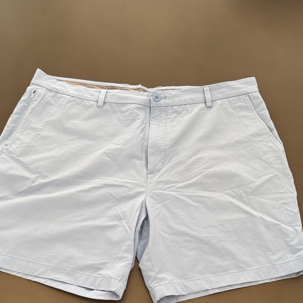 Vineyard Vines on-the- go shorts